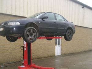 SINGLE POST CAR LIFT - Image 3