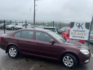 Skoda Octavia Saloon, Petrol, 2010, Red