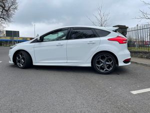 Ford Focus Hatchback, Diesel, 2015, White