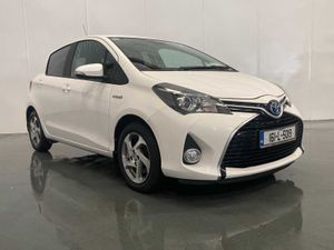 Toyota Yaris Hatchback, Petrol Hybrid, 2016, White