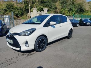 Toyota Yaris Hatchback, Petrol, 2015, White