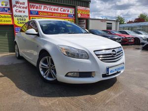 Opel Insignia Hatchback, Diesel, 2012, White