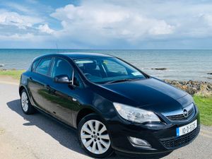 Opel Astra Hatchback, Petrol, 2010, Black