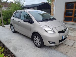 Toyota Yaris Hatchback, Petrol, 2011, Gold
