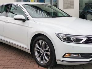 Volkswagen Passat Saloon, Diesel, 2017, White