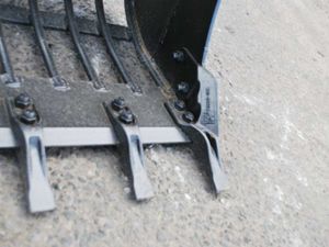 2.5T-3.5T // Riddle Bucket for Excavator // 3ft - Image 4