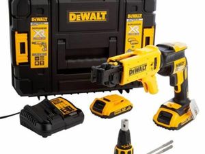 Dewalt High Torque 1/2" Impact Wrench & 2 Batteries - Image 2