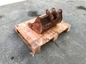 18" MINI DIGGER  BUCKET......25mm PINS ....4533/8 - Image 3