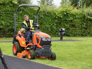 Kubota G261 Rear Discharge - Image 3