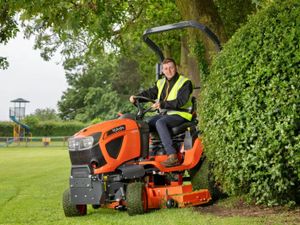 Kubota G261 Rear Discharge - Image 4