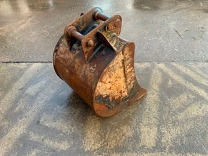 *** 24" DIGGING BUCKET.....45mm PINS......1155 - Image 2