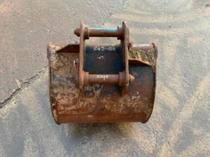 *** 24" DIGGING BUCKET.....45mm PINS......1155 - Image 3