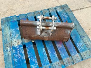 *** 24" MINI DIGGER BUCKET.......,,,,30mm PINS *** - Image 4