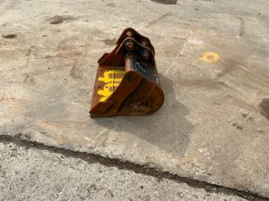 18" RHINOX DIGGER BUCKET....25mm PINS...442/18. - Image 3