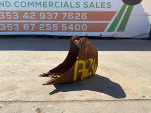 14" SCOOP BUCKET.......60mm PINS........1724. - Image 2