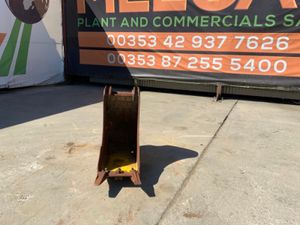 14" SCOOP BUCKET.......60mm PINS........1724. - Image 3