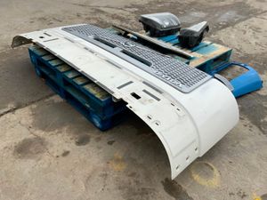 Volvo FH16 Version 4 Bonnet / Zenon Lights Parts. - Image 2
