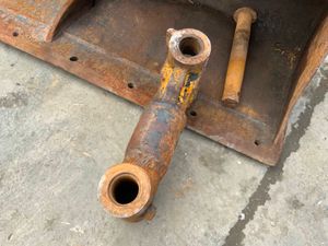 BUCKET LINKAGE ATTACHMENT.....65mm PINS ...13t - Image 3