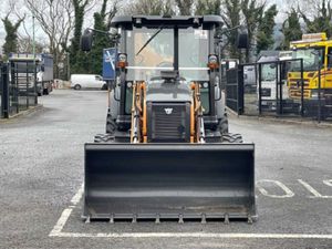 NEW  UNUSED CASE 770EX MAGNUM PRO 4WD BACKHOE - Image 2