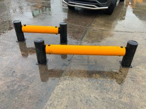 LIGHT WEIGHT CRASH BARRIERS x 2. - Image 2