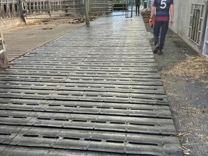 Smooth Rubber Slat Mats - Image 4