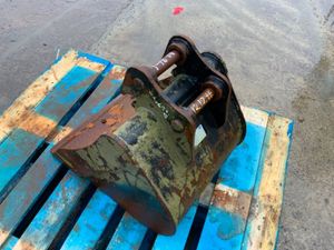 18" MINI DIGGER BUCKET....30mm PINS.......1212/18. - Image 4