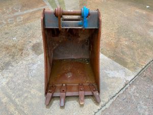 24" DIGGING BUCKET.......45mm PINS.....23mh. - Image 3