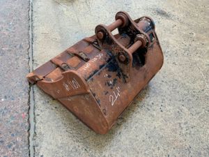 24" MINI DIGGER BUCKET......30mm PINS.......1101. - Image 2