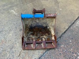 24" DIGGING BUCKET.......30mm PINS......  U25 - Image 4