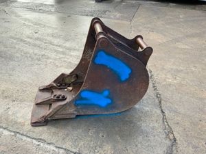 18" DIGGING BUCKET......50mm PINS.......1252. - Image 2