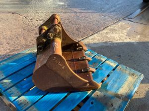 24" MINI DIIGER BUCKET.......30mm PINS....#2 - Image 4