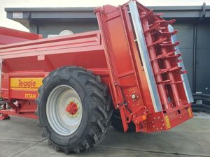 New Teagle Titan 10 Rear Dung Spreader 12.5 Tonne - Image 3