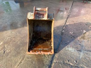 18" DIGGING BUCKET....45mm PINS.........10. - Image 4