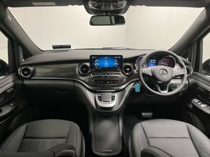 Mercedes-Benz EQV Eqv300e Avantgarde - Reversing - Image 4
