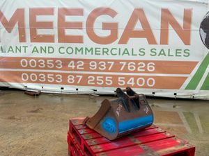 24" MINI DIGGER BUCKET....30mm PINS......3018. - Image 2