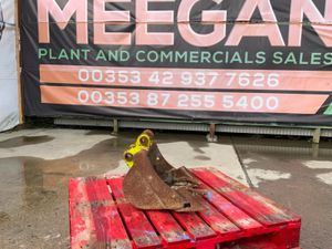 18" MINI DIGGER BUCKET....30mm PINS......1721 - Image 2