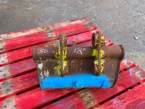 18" MINI DIGGER BUCKET....30mm PINS......1721 - Image 3