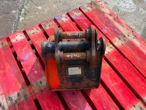 12" MINI DIGGER BUCKET....30mm PINS.....950 - Image 2