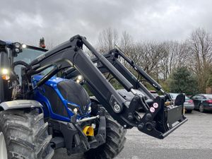 Valtra N175 c/w Q5 Loader - Image 2