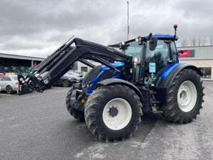 Valtra N175 c/w Q5 Loader - Image 4