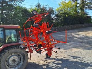 2019 Kuhn GF7802 6 Rotor Tedder - Image 3