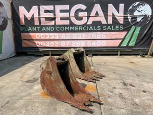 30" VOLVO DIGGING BUCKET....70mm PINS.....4mh. - Image 2