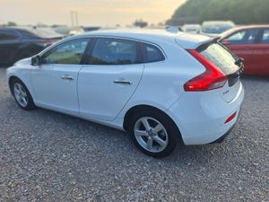 Volvo V40 2013 - Image 2