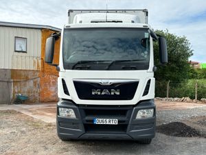 2015 MAN TGS 26 320 6X2 CURTAINSIDER. - Image 2