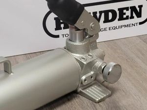 HTM Hydraulic Hand Pump "Single Acting" 2.5LT - Image 3