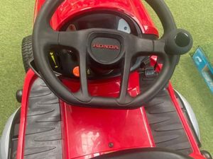 New Honda HF2625 Ride-on Lawnmower - Image 4