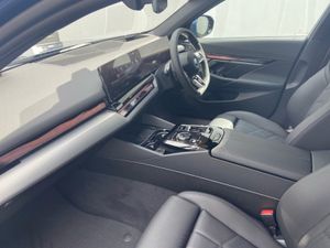 BMW i5 Edrive 40 M Sport Touring - Image 3