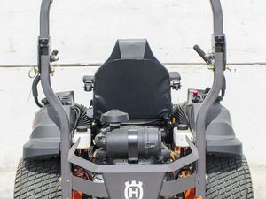 Demo Husqvarna 560X Zero Turn lawnmower - Image 4