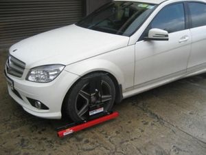 Quick Trak 2 Wheel Laser Tracking Gauge Alignment - Image 3