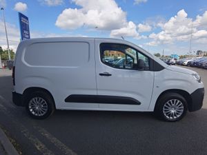 CITROEN BERLINGO 1.5 BLUEHDI MWB €17,450 INC. VAT - Image 4